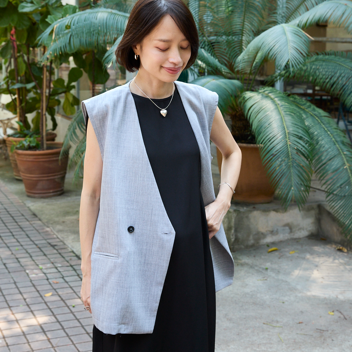 【洗える】エアリーな着こなし バックスリット デザイン ジレ グレー 0659Grey