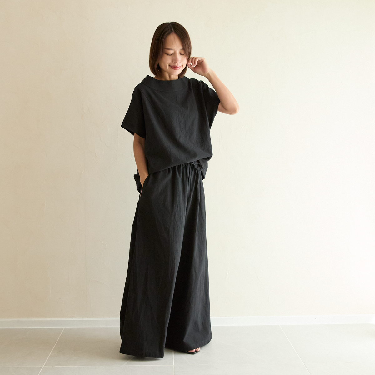 気どらずオシャレ✨ ボトルネックブラウス&ワイドパンツ 水通しコットンセットアップ ブラック