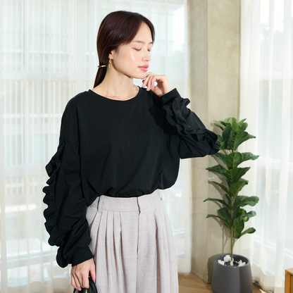【7,900円→3,900円】甘すぎないフリル袖が映える ドロップショルダー ロンT　ブラック　0645BK