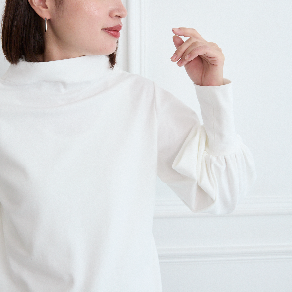 【🧵✨再販🤍🖤3サイズ】ゆとりボトルネック バルーン袖　長袖　ホワイト　0261WH