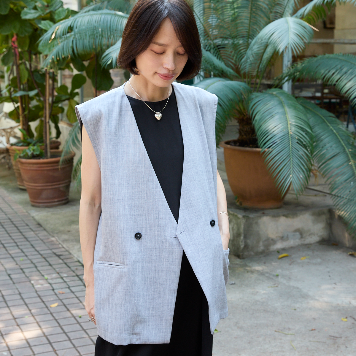 【洗える】エアリーな着こなし バックスリット デザイン ジレ　グレー　0659Grey