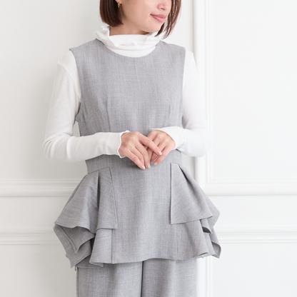 普段着〜フォーマルにも1年中着まわせる タックフレアラッフル ノースリーブトップス / 3サイズ　グレー　0750Grey