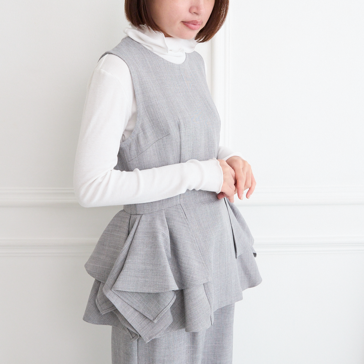 【セットアップ】サラサラ素材✨1年中着まわせる タックフレアラッフルと美脚パンツ セット グレー