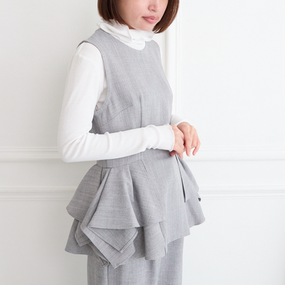 【セットアップ】サラサラ素材✨1年中着まわせる タックフレアラッフルと美脚パンツ セット グレー