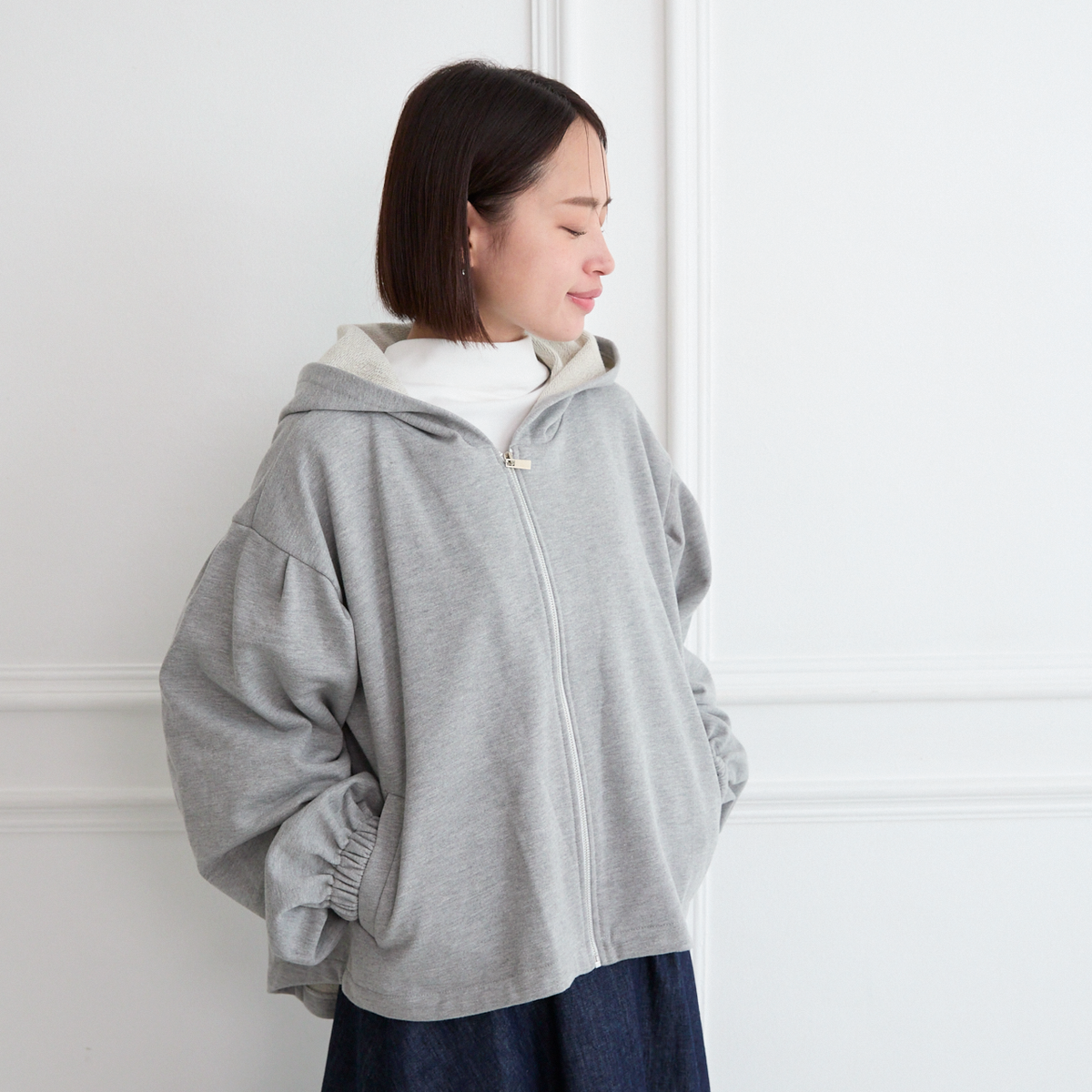 大きめフードの大人のフリル スウェットパーカー　グレー　0776Grey