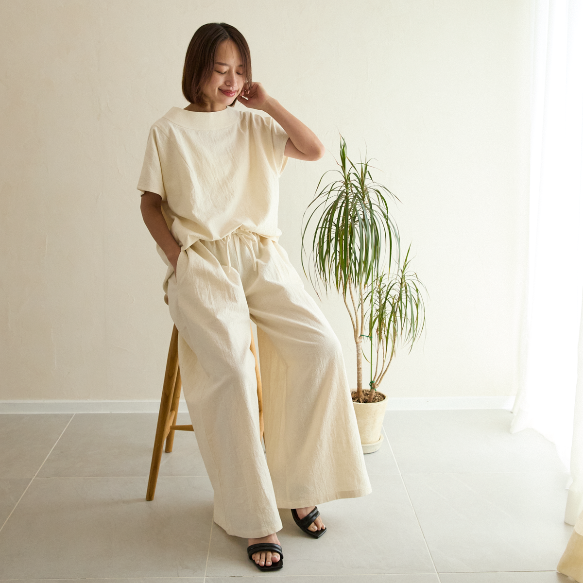 気どらずオシャレ✨ ボトルネックブラウス＆ワイドパンツ 水通しコットンセットアップ 　ナチュラル
